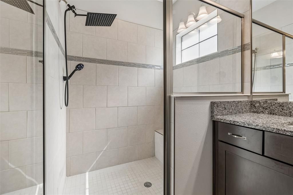 Activo con contrato: $445,500 (4 camas, 2 baños, 2089 Pies cuadrados)