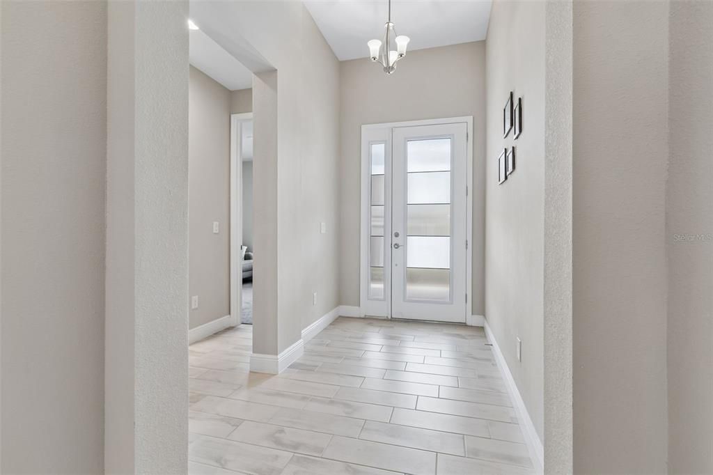 Activo con contrato: $445,500 (4 camas, 2 baños, 2089 Pies cuadrados)
