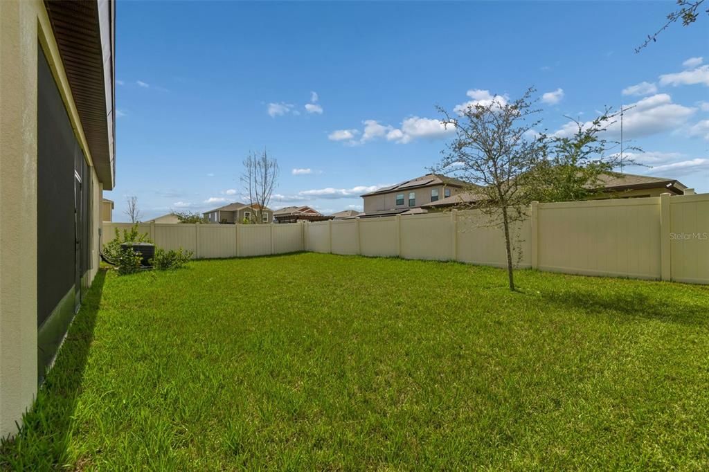 Activo con contrato: $445,500 (4 camas, 2 baños, 2089 Pies cuadrados)