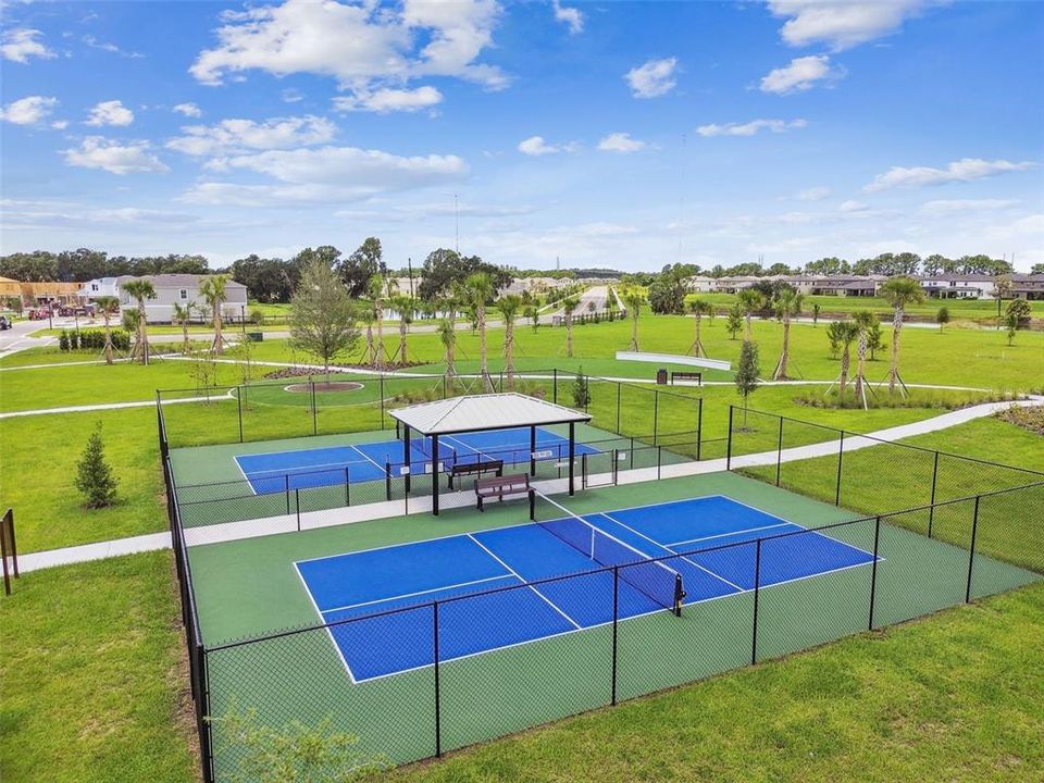 Activo con contrato: $445,500 (4 camas, 2 baños, 2089 Pies cuadrados)