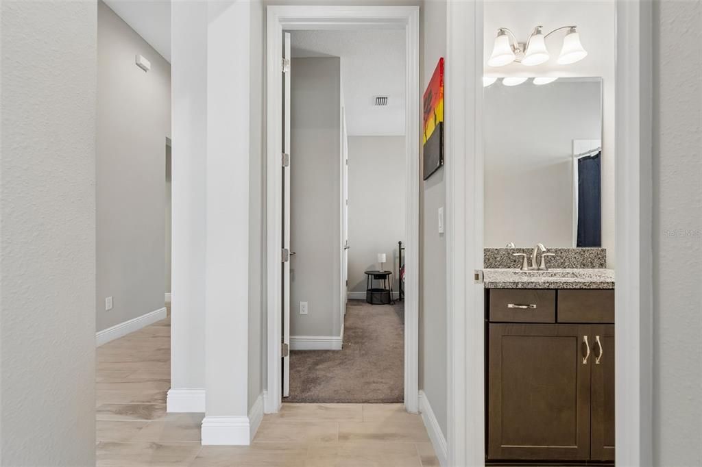 Activo con contrato: $445,500 (4 camas, 2 baños, 2089 Pies cuadrados)