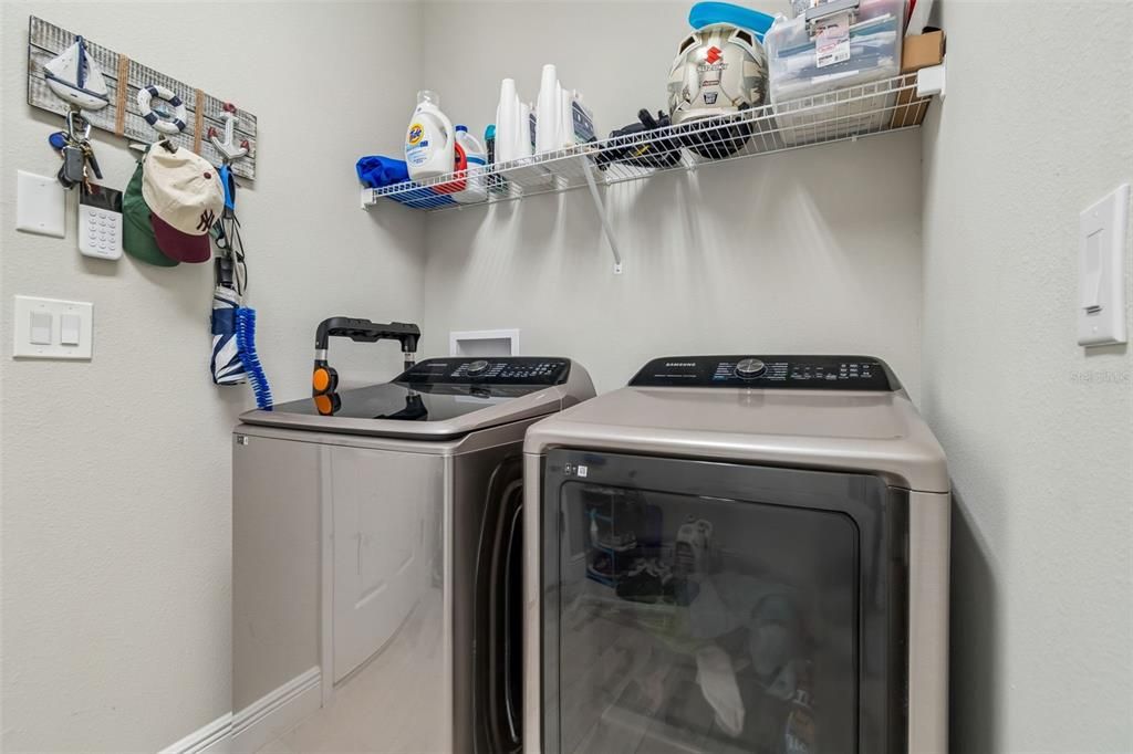 Activo con contrato: $445,500 (4 camas, 2 baños, 2089 Pies cuadrados)