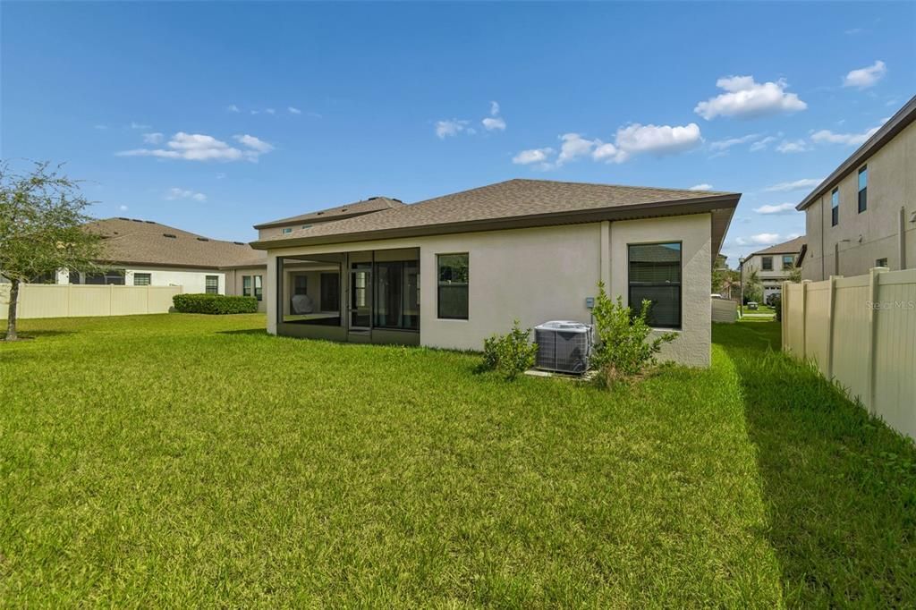 Activo con contrato: $445,500 (4 camas, 2 baños, 2089 Pies cuadrados)