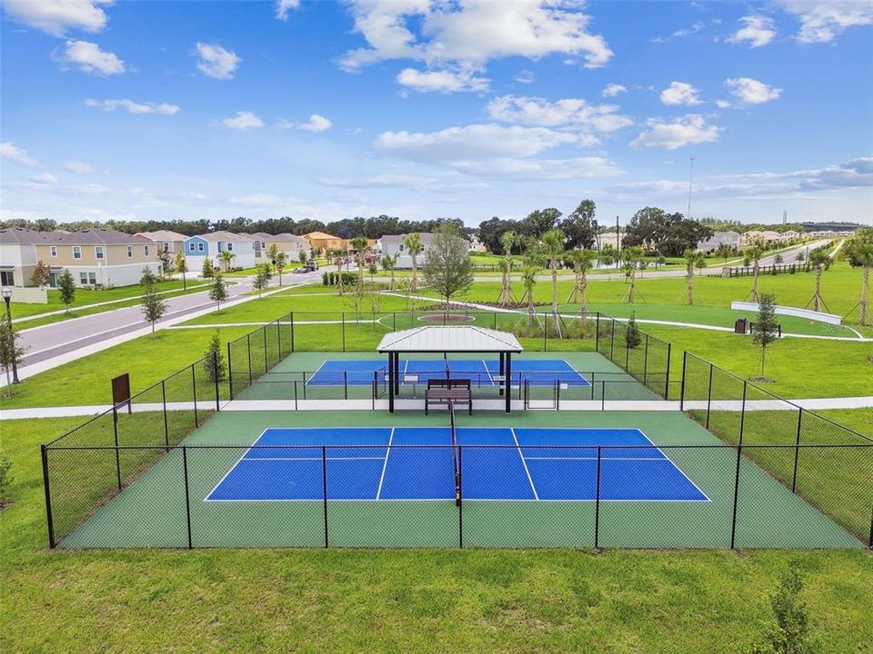 Activo con contrato: $445,500 (4 camas, 2 baños, 2089 Pies cuadrados)