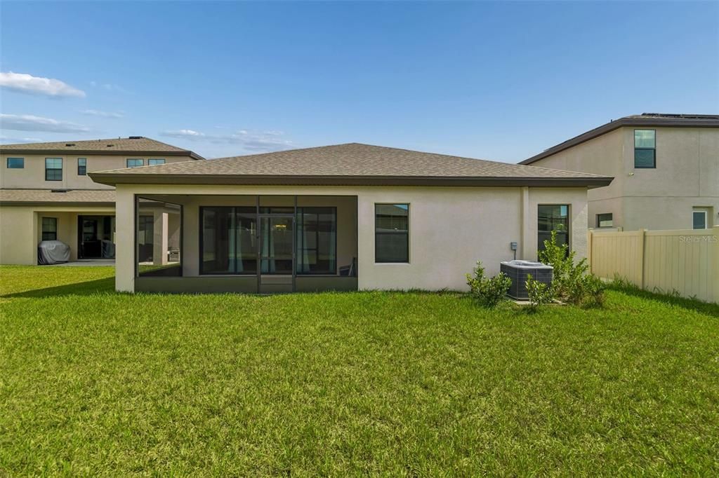 Activo con contrato: $445,500 (4 camas, 2 baños, 2089 Pies cuadrados)