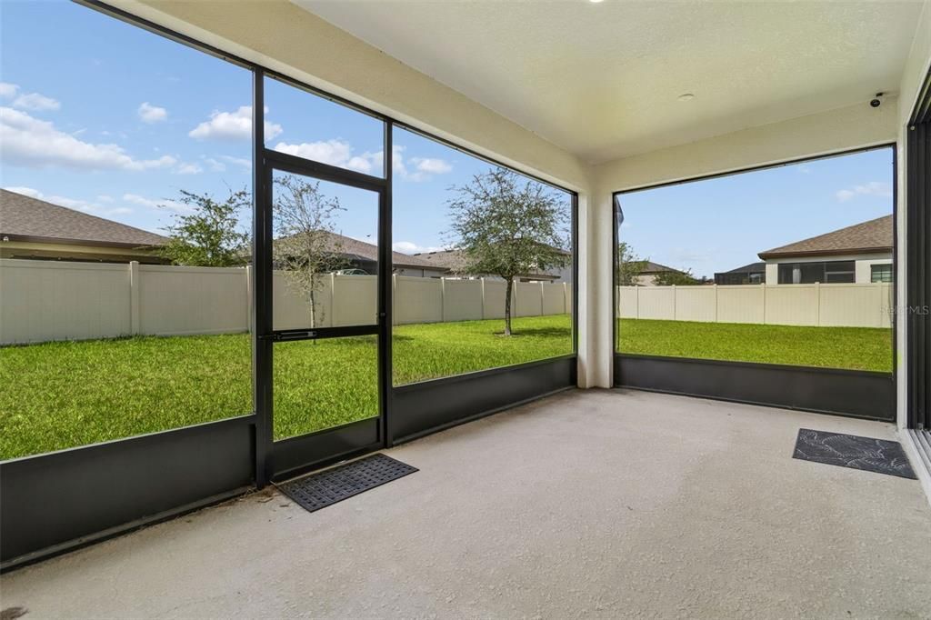 Activo con contrato: $445,500 (4 camas, 2 baños, 2089 Pies cuadrados)