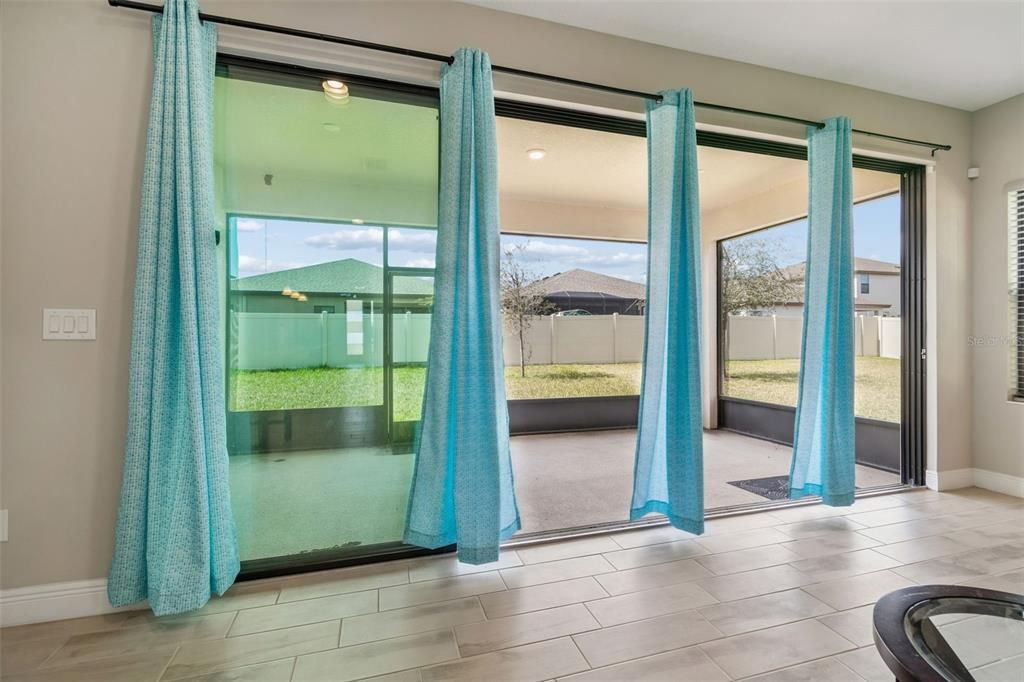 Activo con contrato: $445,500 (4 camas, 2 baños, 2089 Pies cuadrados)