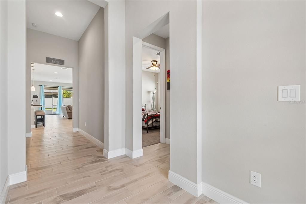 Activo con contrato: $445,500 (4 camas, 2 baños, 2089 Pies cuadrados)