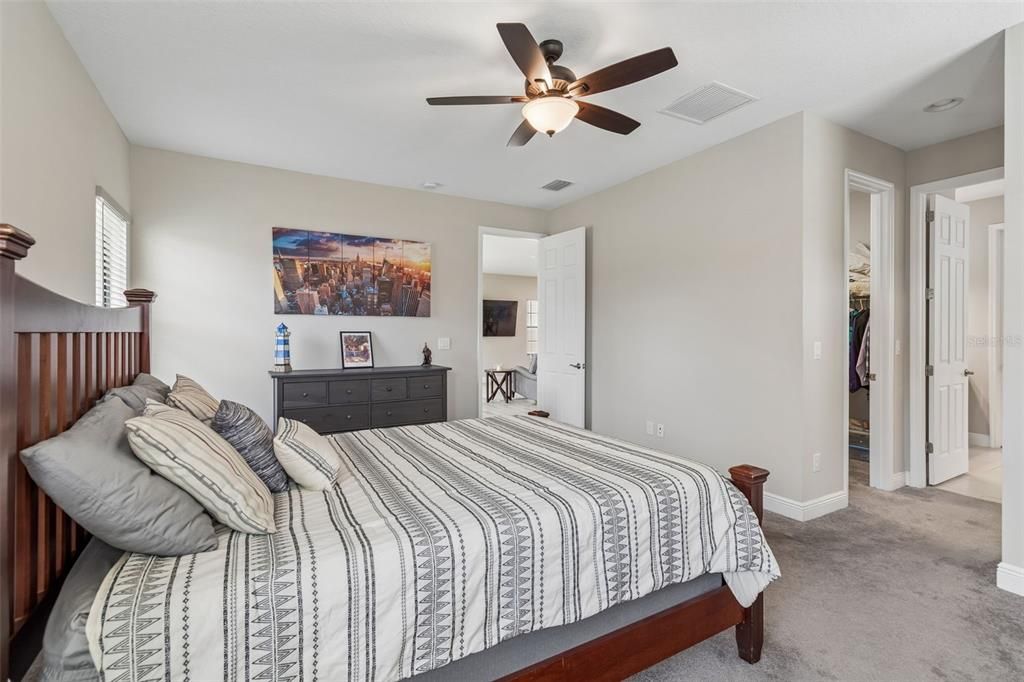 Activo con contrato: $445,500 (4 camas, 2 baños, 2089 Pies cuadrados)