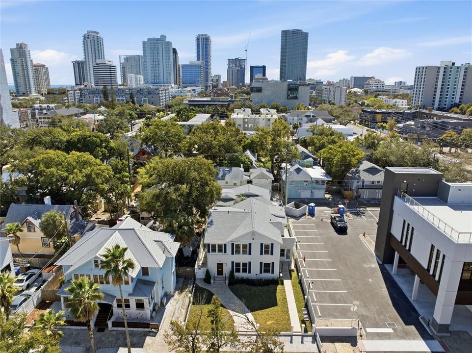 Active With Contract: $1,300 (0 beds, 1 baths, 260 Square Feet)