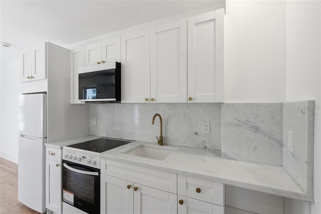 Active With Contract: $1,300 (0 beds, 1 baths, 260 Square Feet)