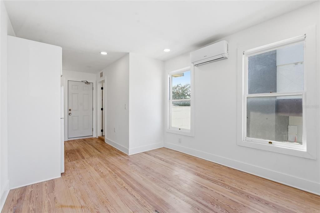Active With Contract: $1,300 (0 beds, 1 baths, 260 Square Feet)