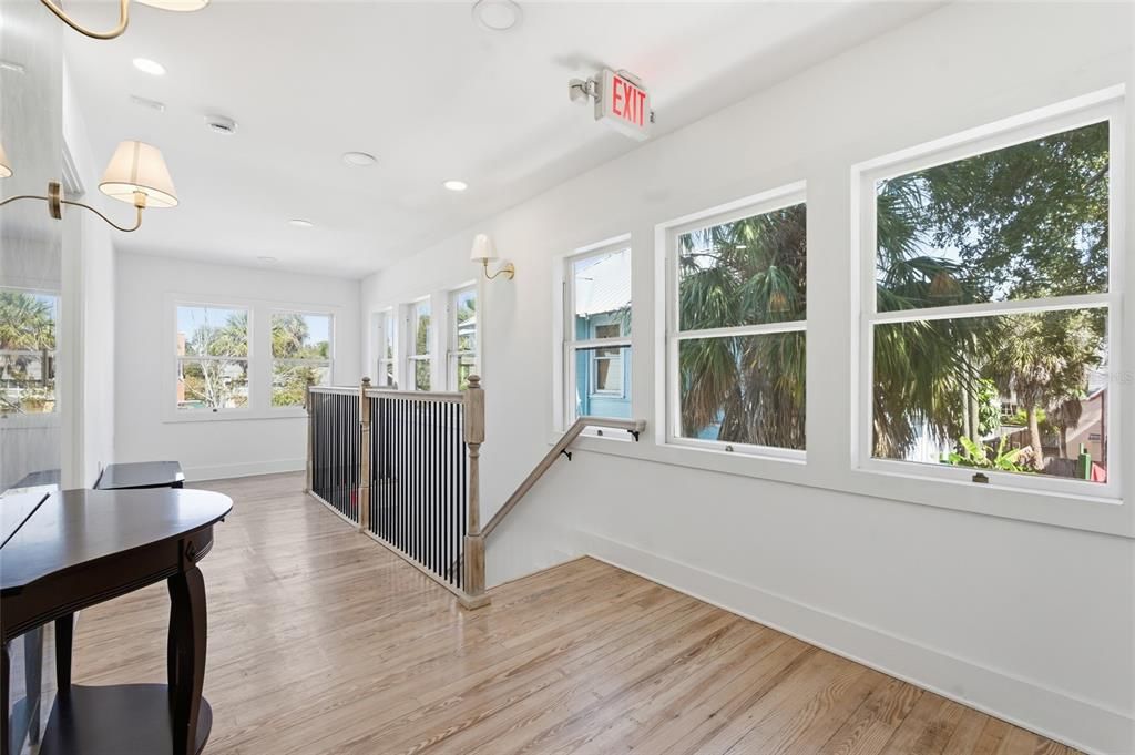 Active With Contract: $1,300 (0 beds, 1 baths, 260 Square Feet)