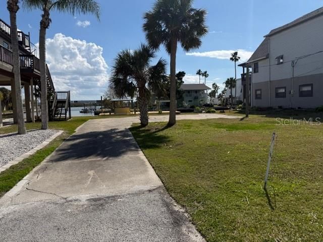 На продажу: $339,000 (0.15 acres)