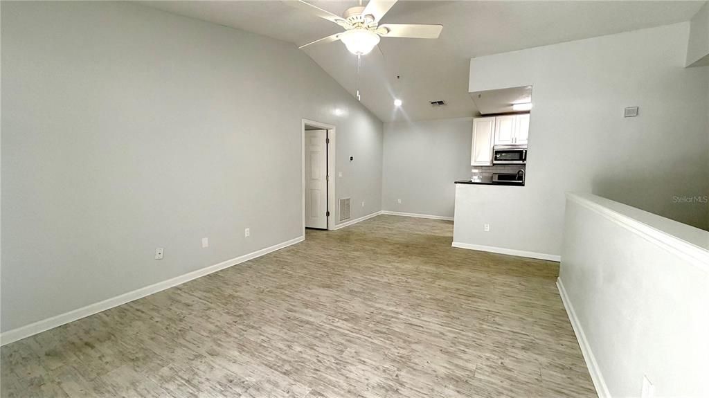 Activo con contrato: $175,000 (2 camas, 2 baños, 1042 Pies cuadrados)