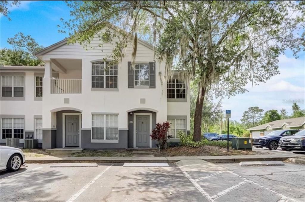 Activo con contrato: $175,000 (2 camas, 2 baños, 1042 Pies cuadrados)