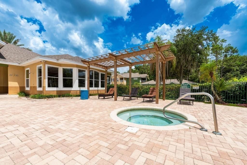 Activo con contrato: $175,000 (2 camas, 2 baños, 1042 Pies cuadrados)