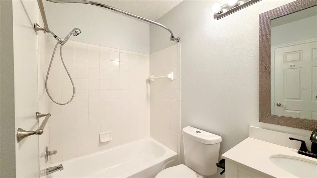 Activo con contrato: $175,000 (2 camas, 2 baños, 1042 Pies cuadrados)