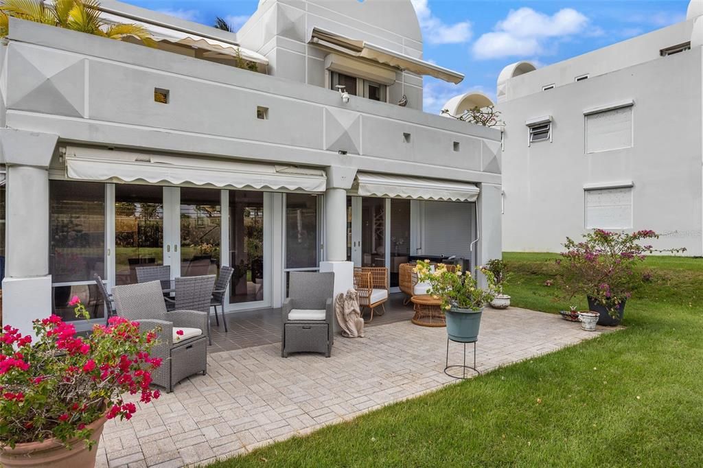 For Sale: $1,100,000 (3 beds, 2 baths, 1433 Square Feet)