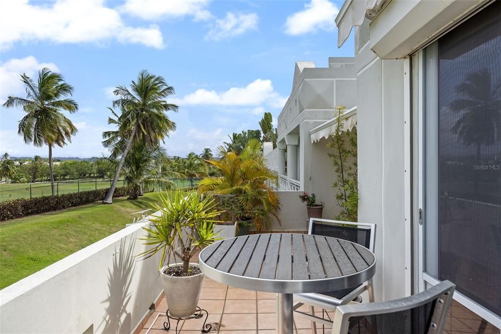 For Sale: $1,100,000 (3 beds, 2 baths, 1433 Square Feet)