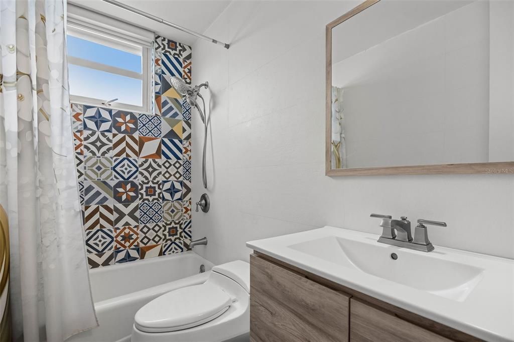 For Sale: $1,100,000 (3 beds, 2 baths, 1433 Square Feet)