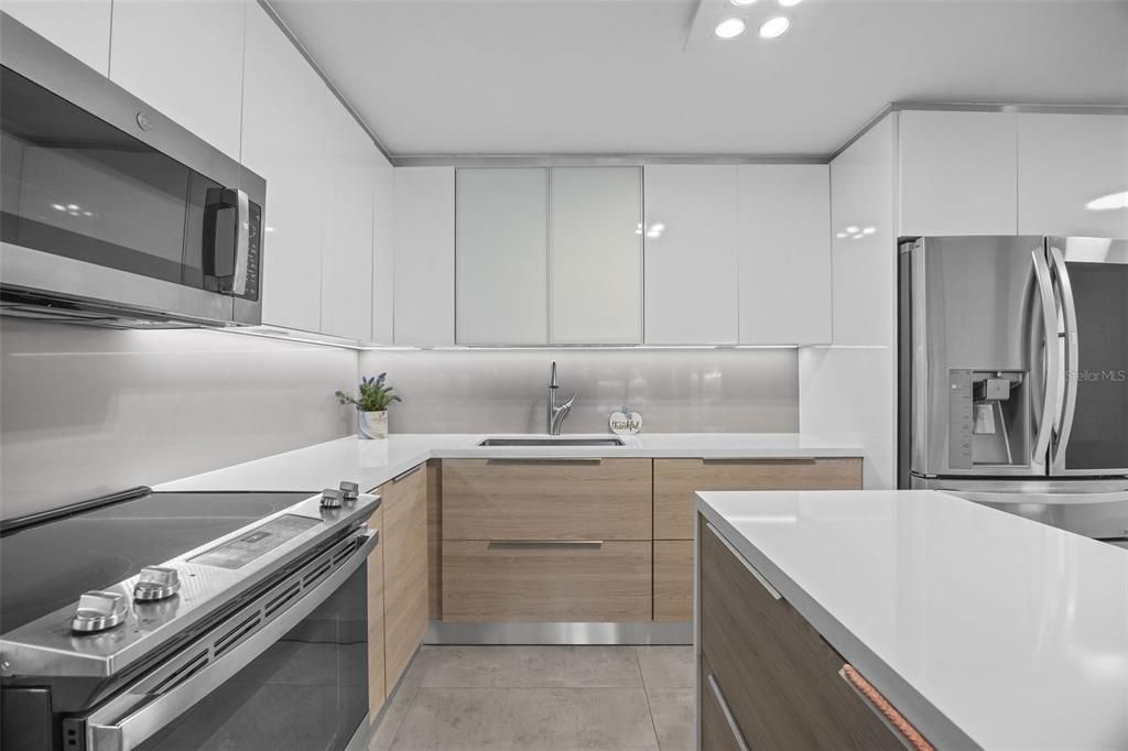 For Sale: $1,100,000 (3 beds, 2 baths, 1433 Square Feet)