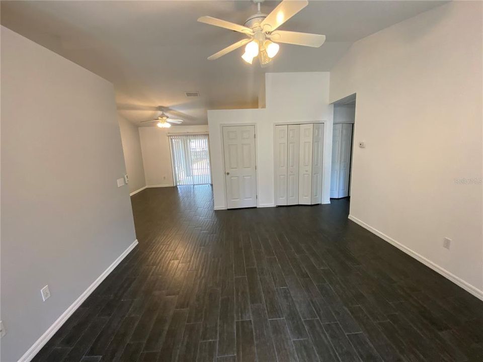 For Rent: $1,800 (3 beds, 2 baths, 1410 Square Feet)