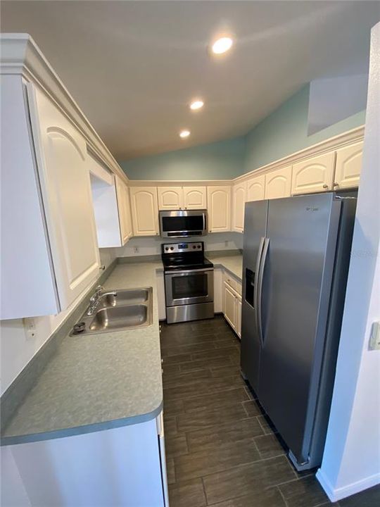 For Rent: $1,800 (3 beds, 2 baths, 1410 Square Feet)
