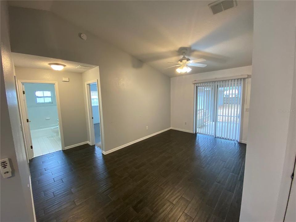 For Rent: $1,800 (3 beds, 2 baths, 1410 Square Feet)