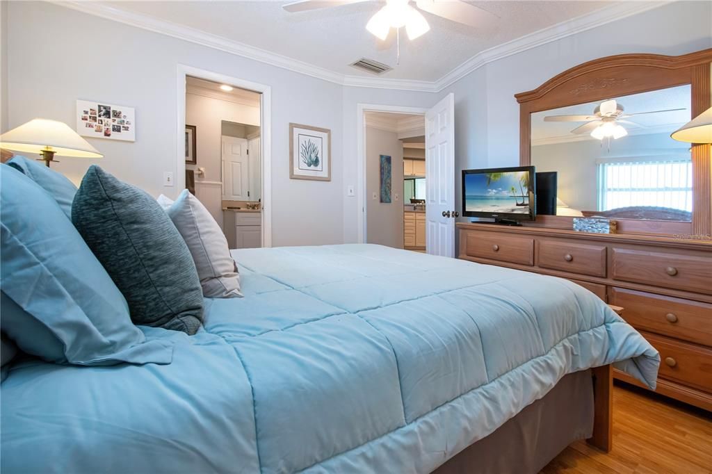 Active With Contract: $624,000 (3 beds, 2 baths, 1367 Square Feet)