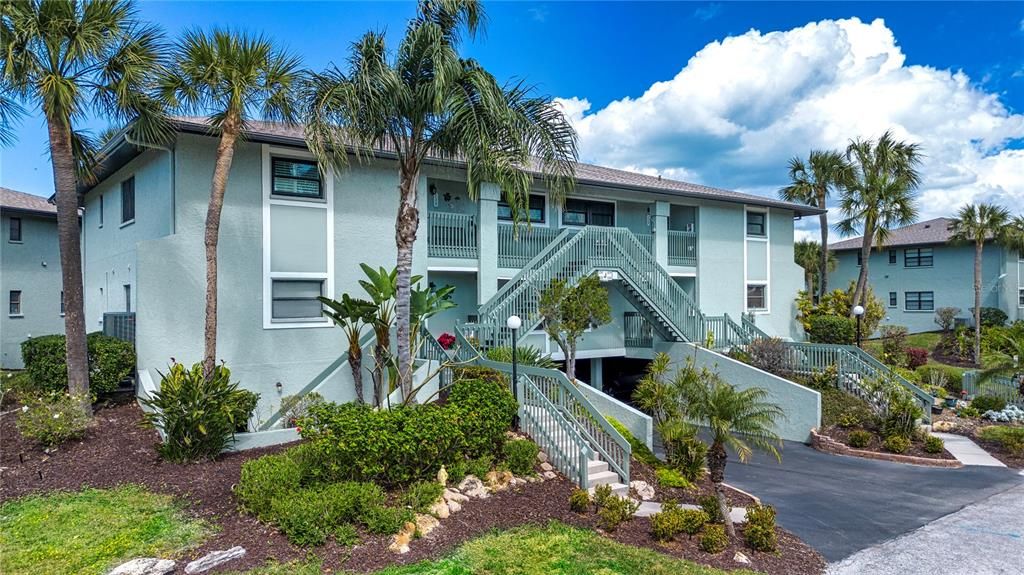 Active With Contract: $624,000 (3 beds, 2 baths, 1367 Square Feet)