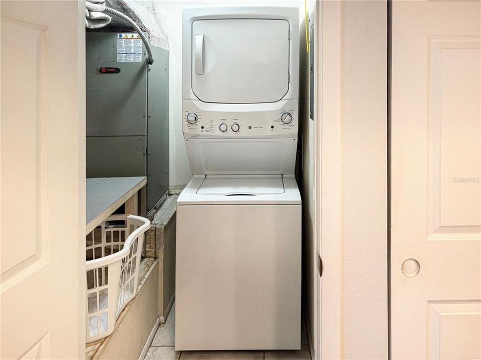 Active With Contract: $624,000 (3 beds, 2 baths, 1367 Square Feet)