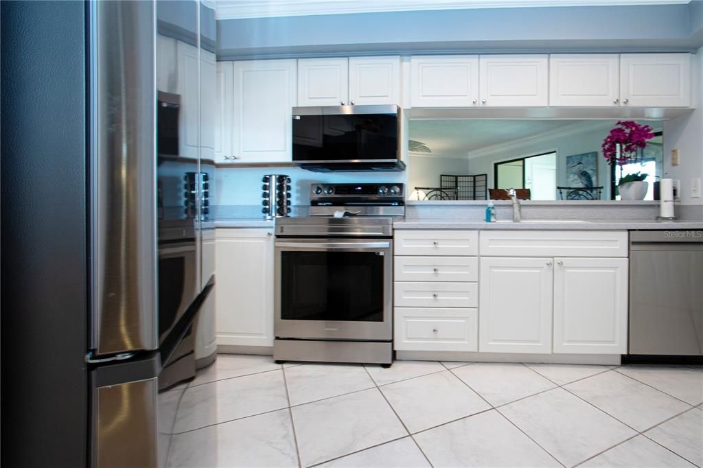 Active With Contract: $624,000 (3 beds, 2 baths, 1367 Square Feet)