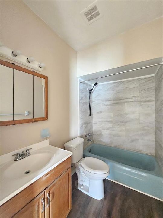 For Rent: $1,375 (2 beds, 1 baths, 950 Square Feet)