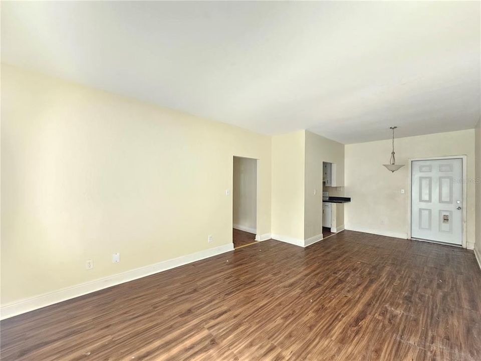 For Rent: $1,375 (2 beds, 1 baths, 950 Square Feet)