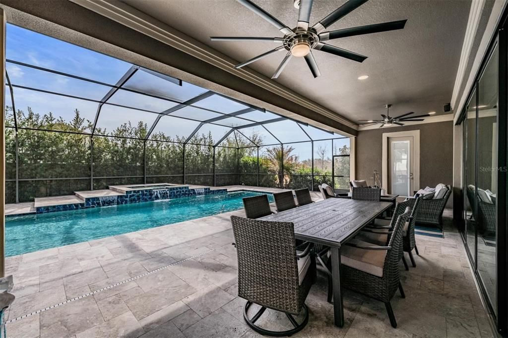 Activo con contrato: $1,099,999 (4 camas, 4 baños, 4185 Pies cuadrados)