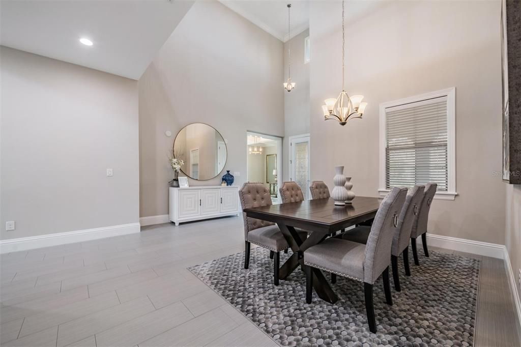 Activo con contrato: $1,099,999 (4 camas, 4 baños, 4185 Pies cuadrados)