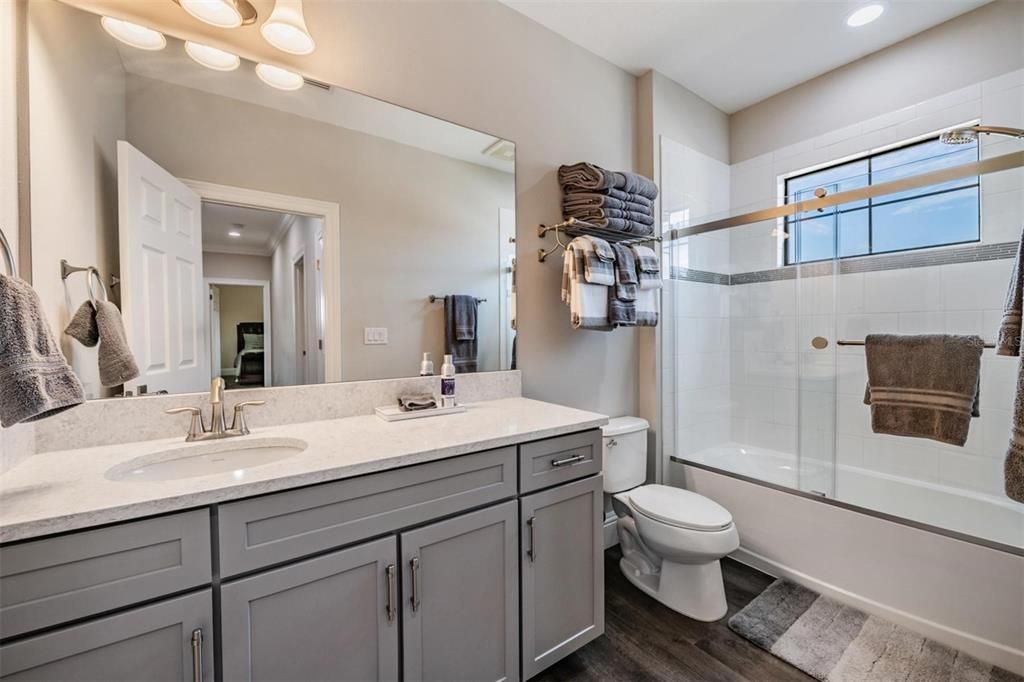 Activo con contrato: $1,099,999 (4 camas, 4 baños, 4185 Pies cuadrados)