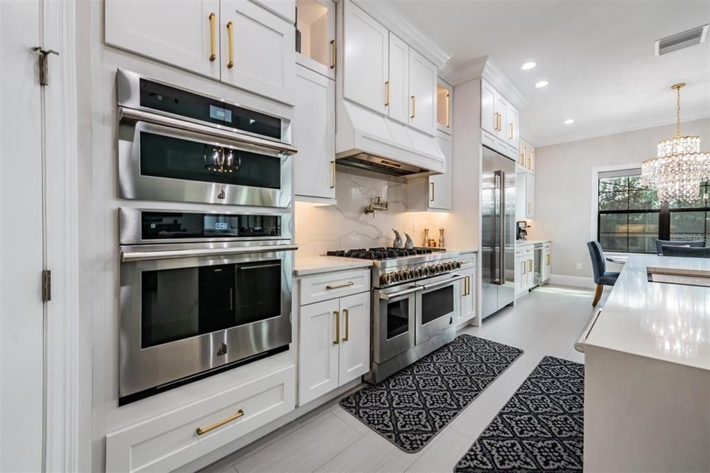 Activo con contrato: $1,099,999 (4 camas, 4 baños, 4185 Pies cuadrados)