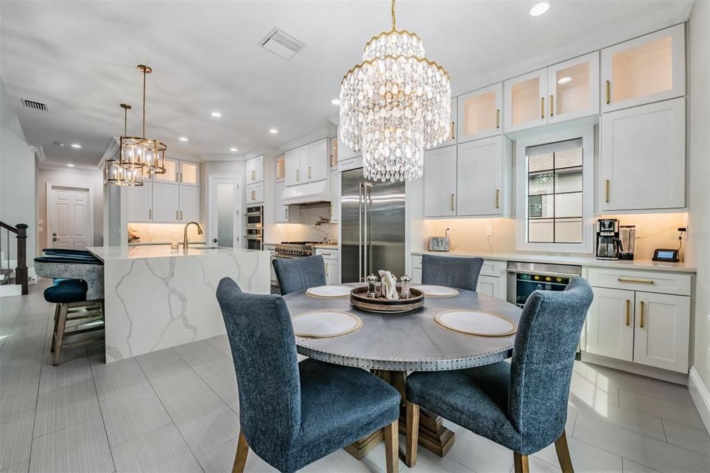 Activo con contrato: $1,099,999 (4 camas, 4 baños, 4185 Pies cuadrados)