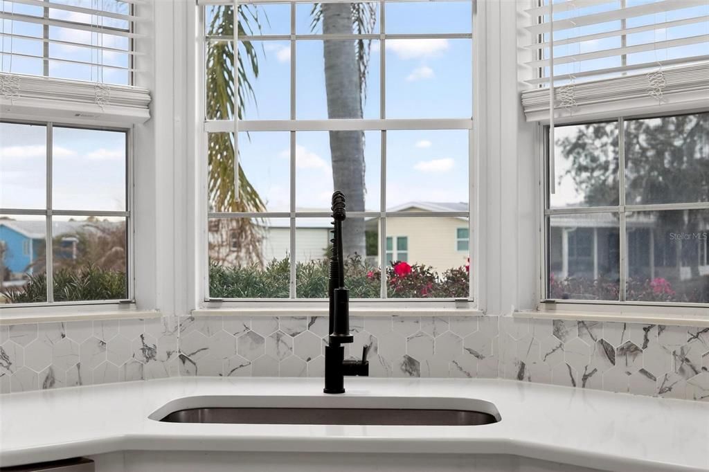 Active With Contract: $229,000 (2 beds, 2 baths, 1376 Square Feet)
