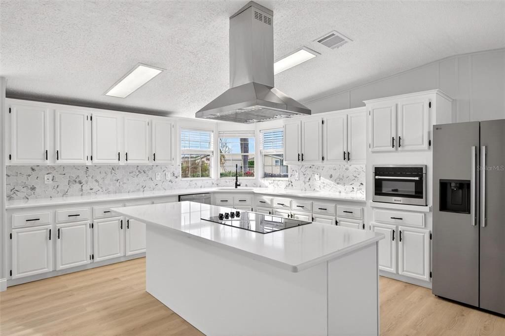 Active With Contract: $229,000 (2 beds, 2 baths, 1376 Square Feet)