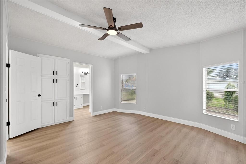 Active With Contract: $229,000 (2 beds, 2 baths, 1376 Square Feet)