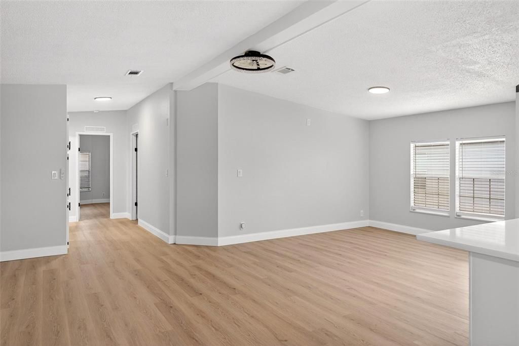 Active With Contract: $229,000 (2 beds, 2 baths, 1376 Square Feet)