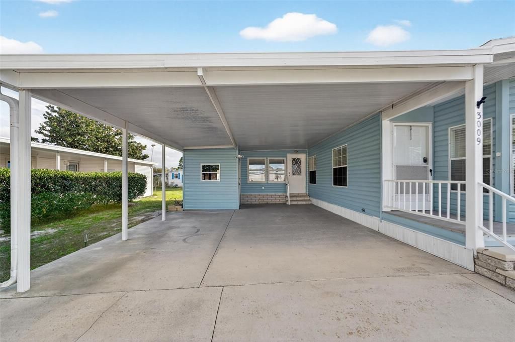 Active With Contract: $229,000 (2 beds, 2 baths, 1376 Square Feet)