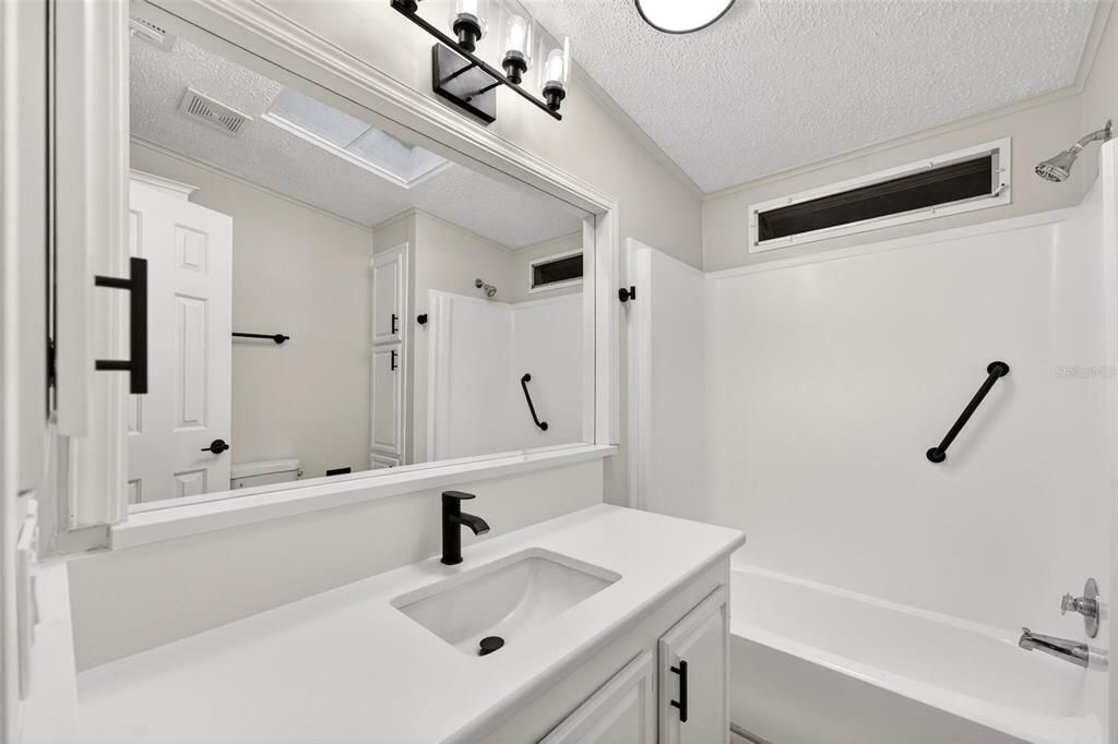 Active With Contract: $229,000 (2 beds, 2 baths, 1376 Square Feet)