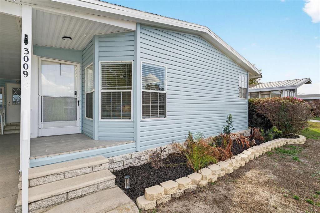Active With Contract: $229,000 (2 beds, 2 baths, 1376 Square Feet)