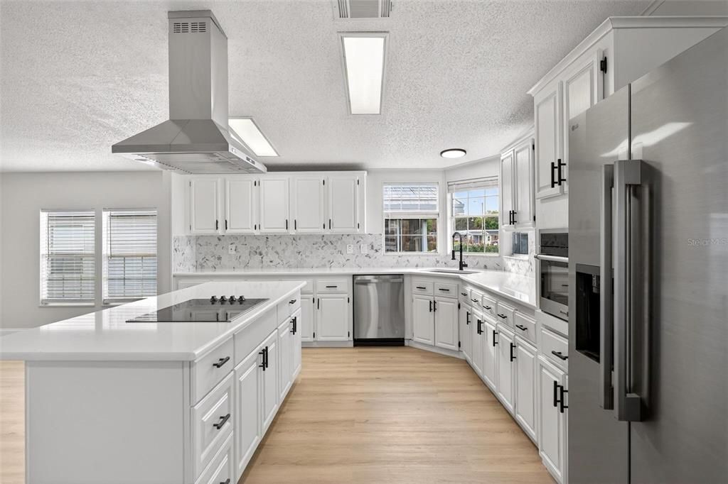Active With Contract: $229,000 (2 beds, 2 baths, 1376 Square Feet)