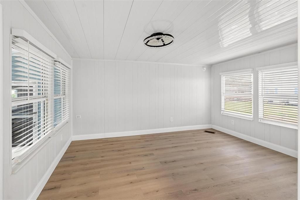 Active With Contract: $229,000 (2 beds, 2 baths, 1376 Square Feet)