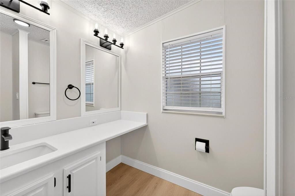Active With Contract: $229,000 (2 beds, 2 baths, 1376 Square Feet)